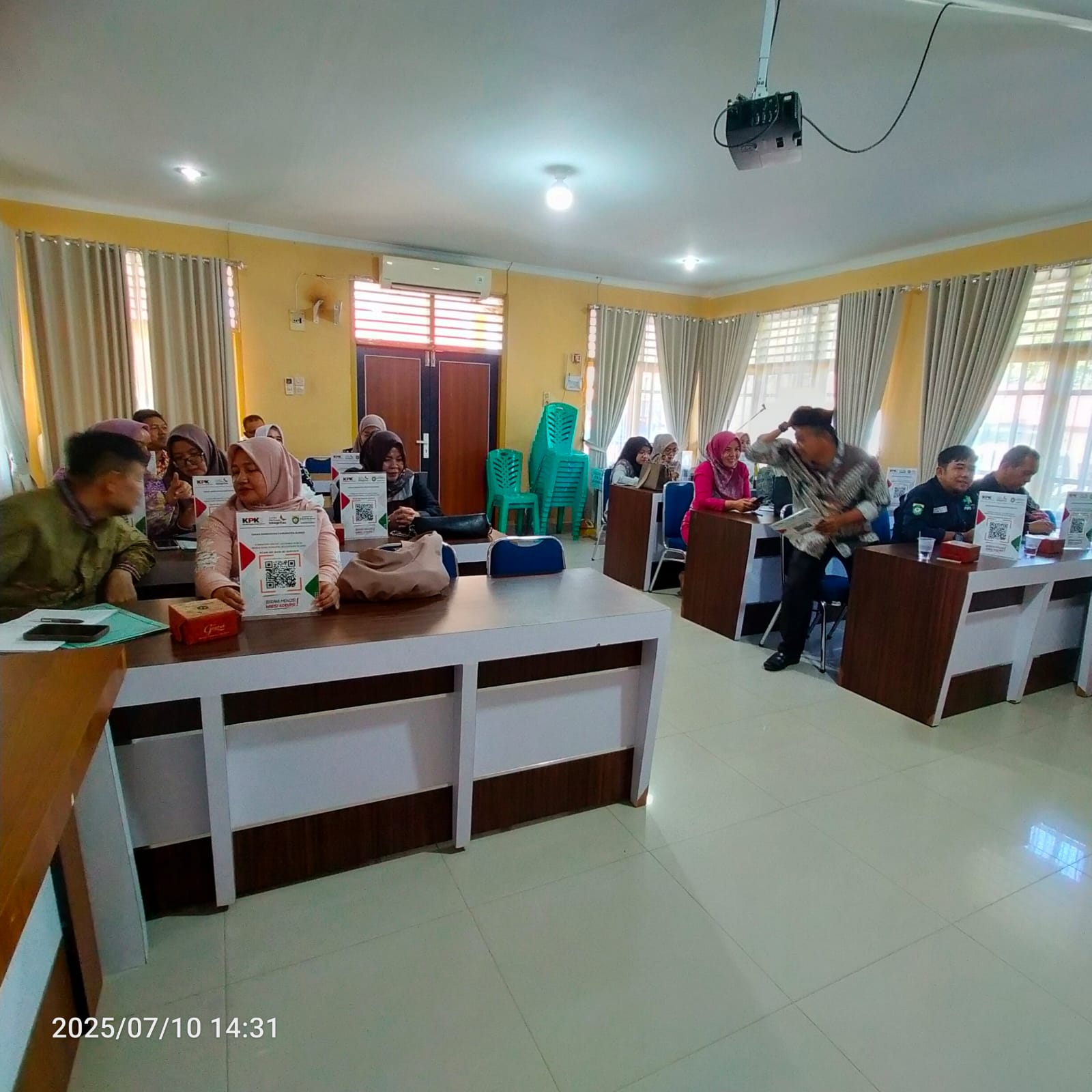 Penyerahan dan Sosialisasi Pengisian Barcode Survei SPI Pada 11 OPD dan 19 Puskesmas di Kab.Bungo