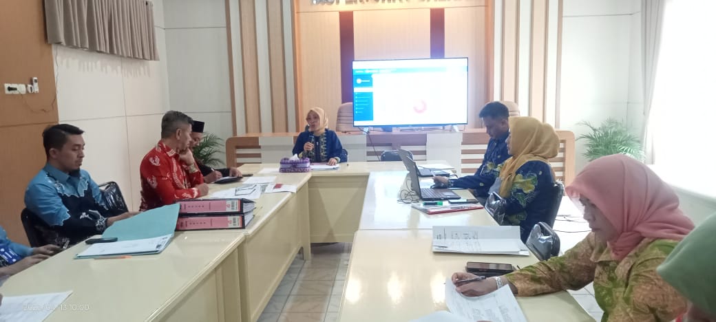 Inspektur memimpin rapat percepatan penyelesaian tindak lanjut hasil pemeriksaan BPK